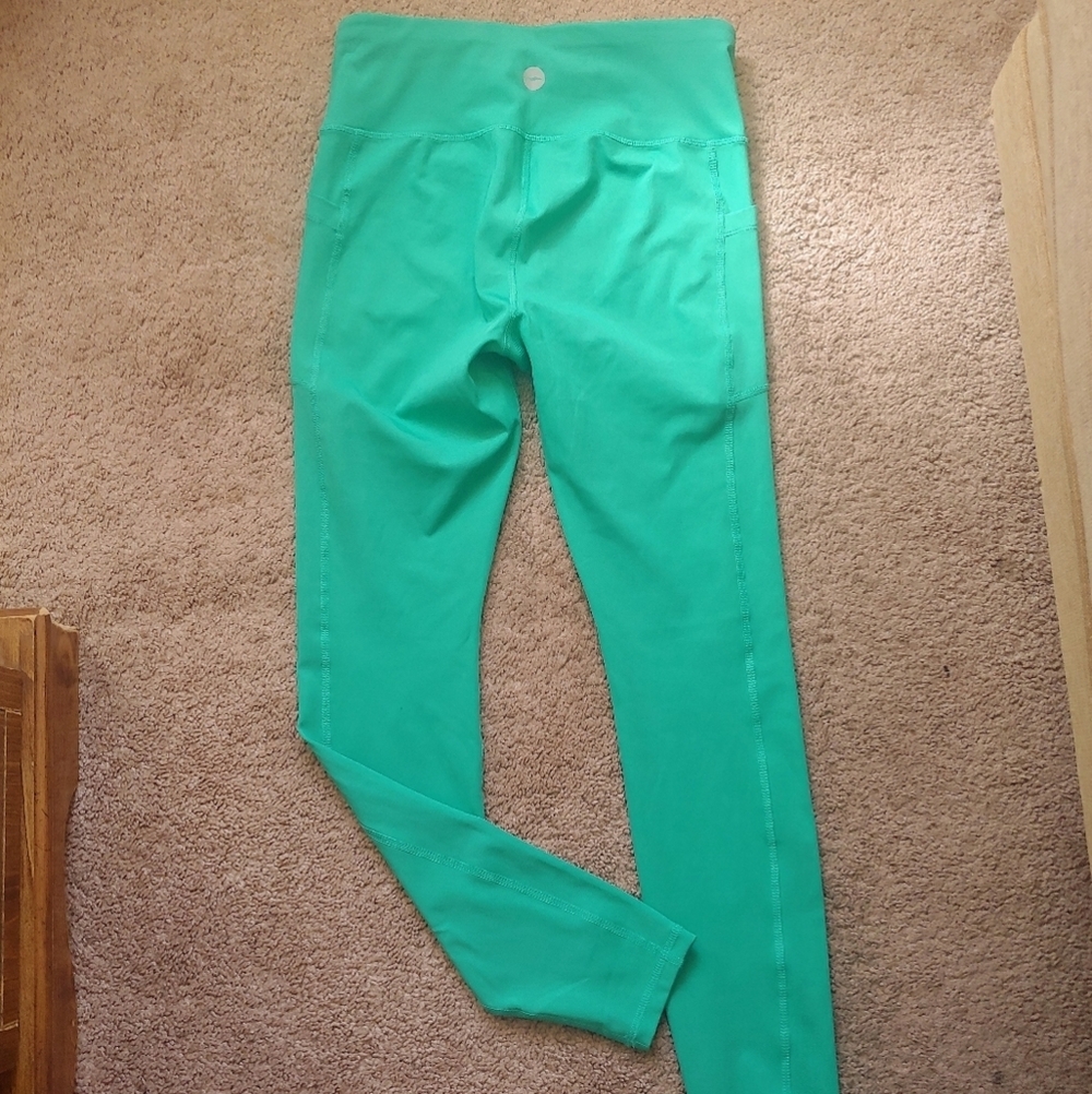 NWOT Avia green stretchy workout leggings - Picture 5 of 5